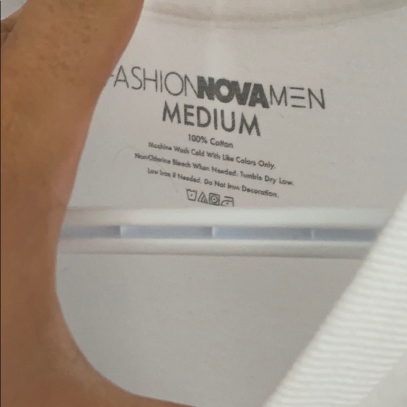 Fashion Nova graphic t shirt - Picture 3 of 3